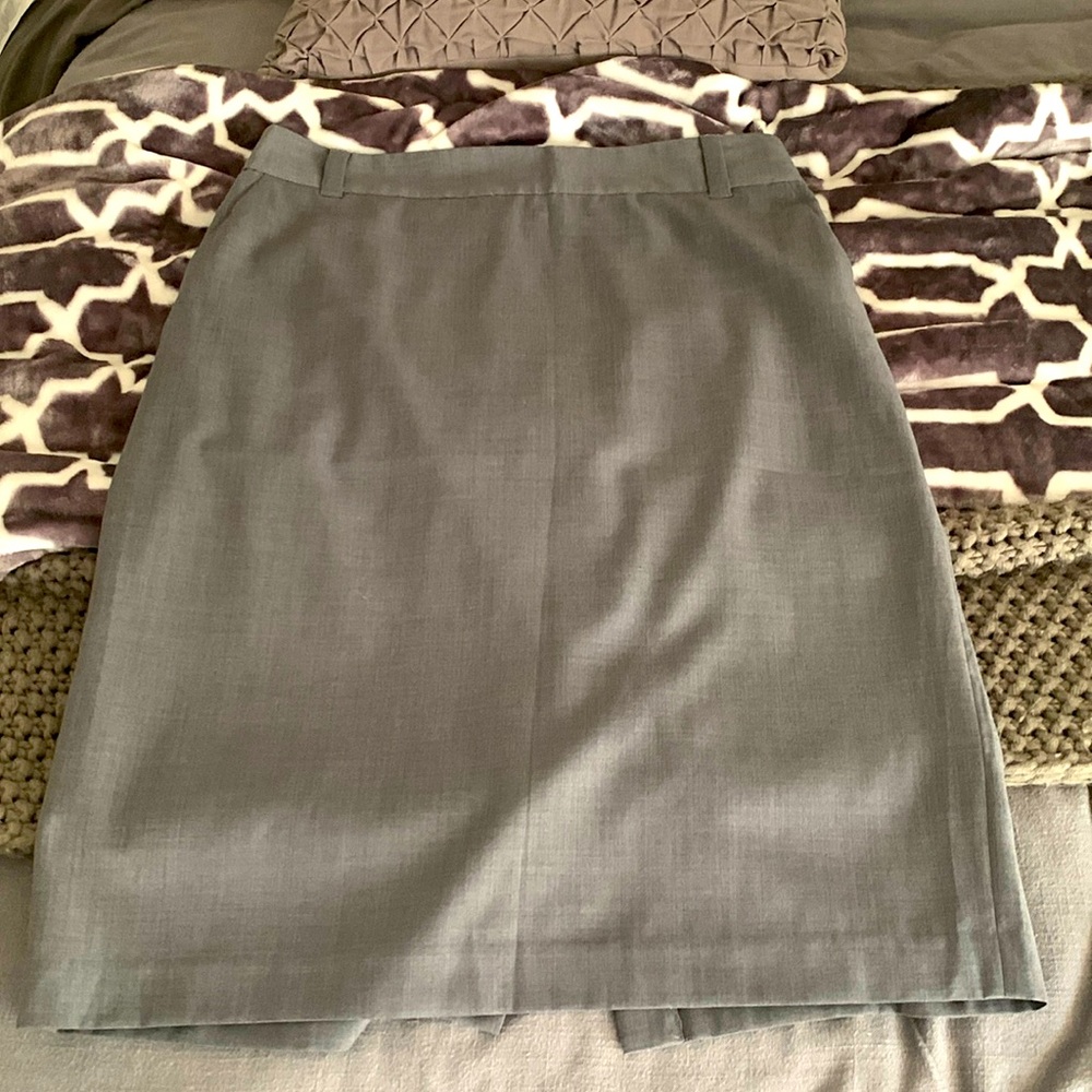 Banana Republic, grey pencil skirt, in size 14.
